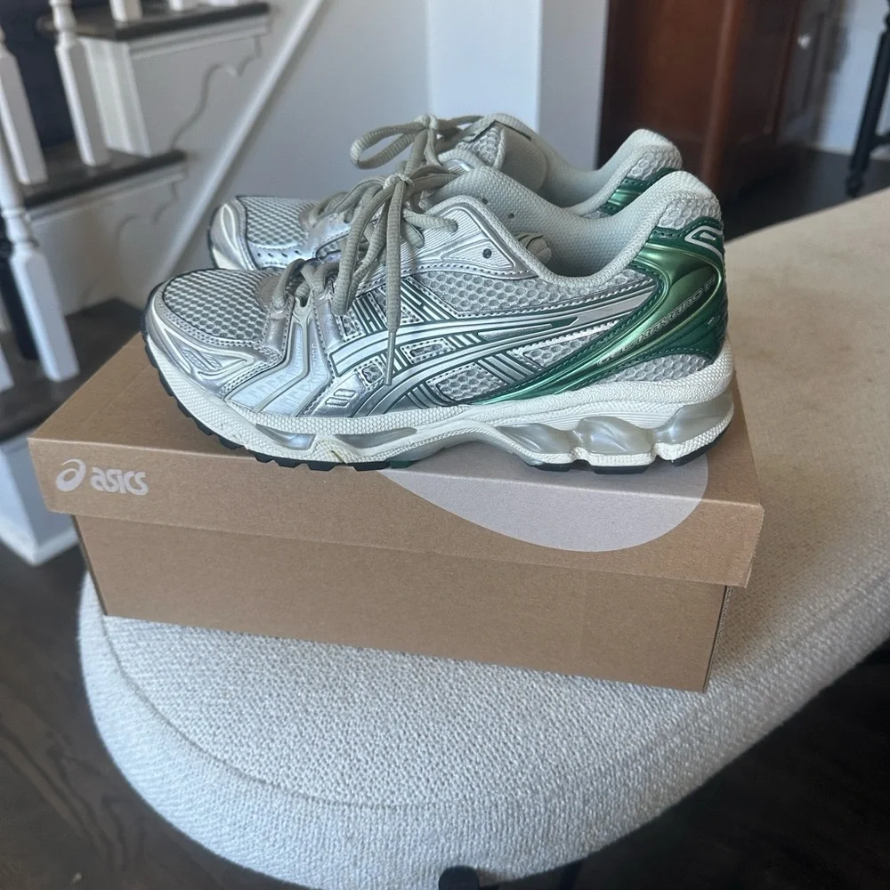 ASICS Gel-Kayano 14 Sneakers size 7 - Picture 3 of 8